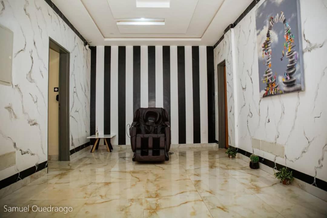Complexe Hotelier And واغادوغو المظهر الخارجي الصورة