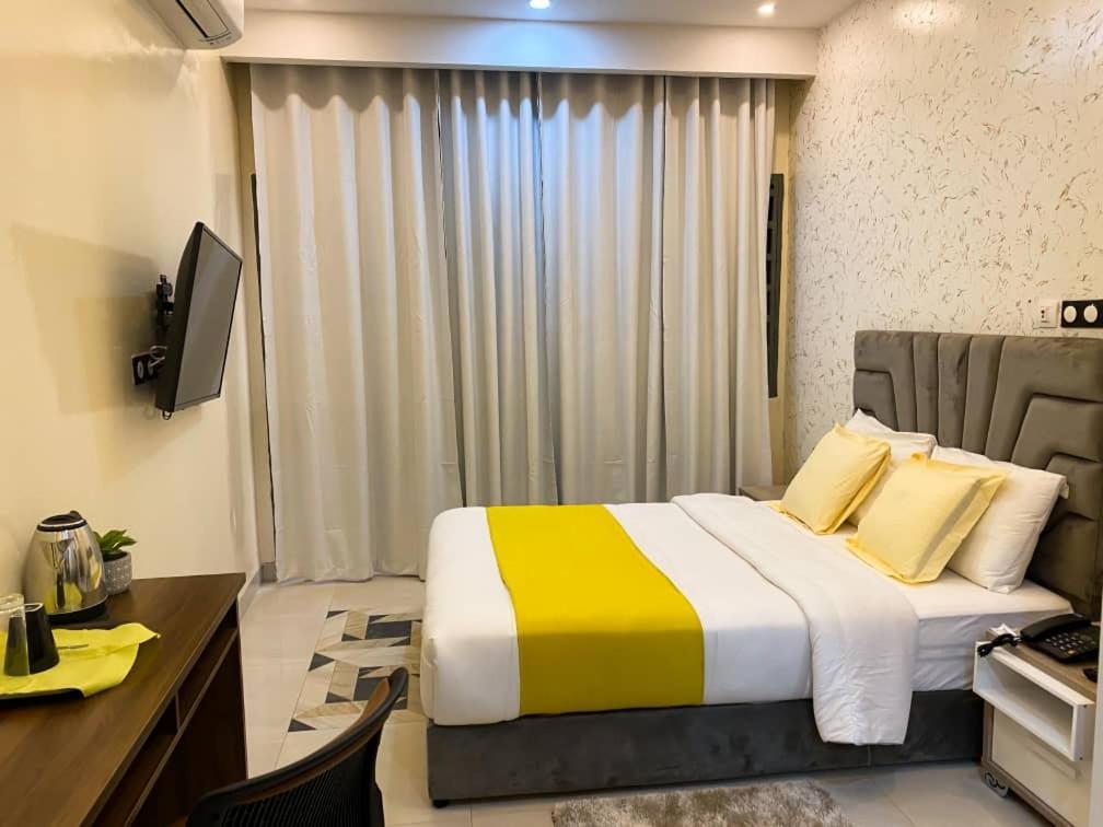 Complexe Hotelier And واغادوغو المظهر الخارجي الصورة