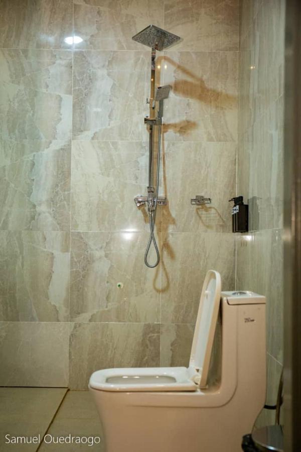 Complexe Hotelier And واغادوغو المظهر الخارجي الصورة